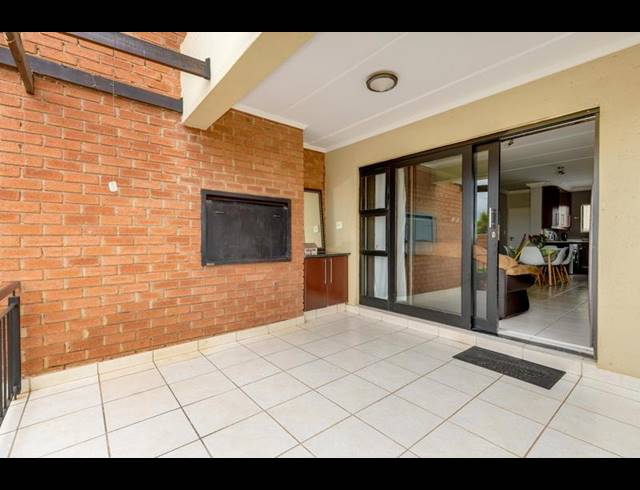 2 BEDROOM APARTMENT FOR SALE IN SUNNINGHILL
